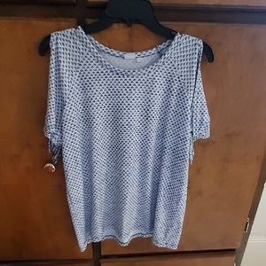 Medium gap navy blue triangle top